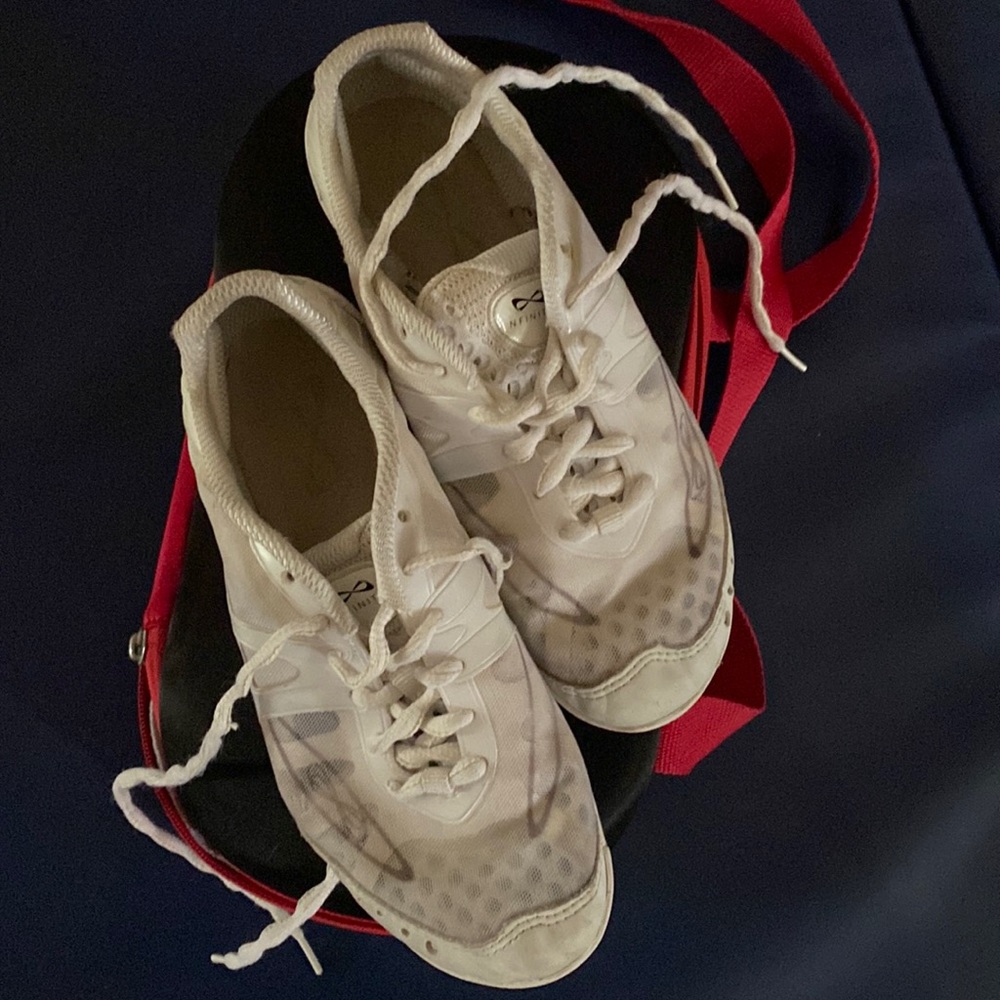 Nfinity Vengeance size 6 in excellent used condition.